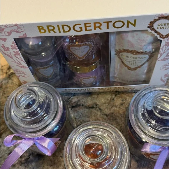 Bridgerton Queen's Edition Bath Set 3 Jars Oil Bath Beads BRAND NEW